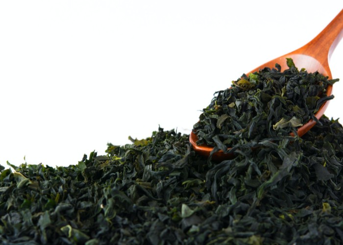 Dried wakame seaweed