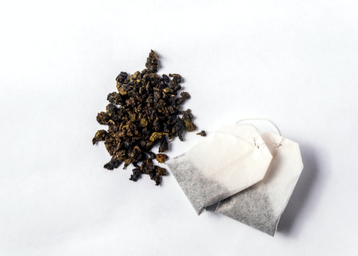 Loose leaf green tea and green tea bags